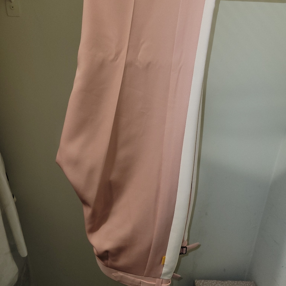 Suits - Picture 2 of 16